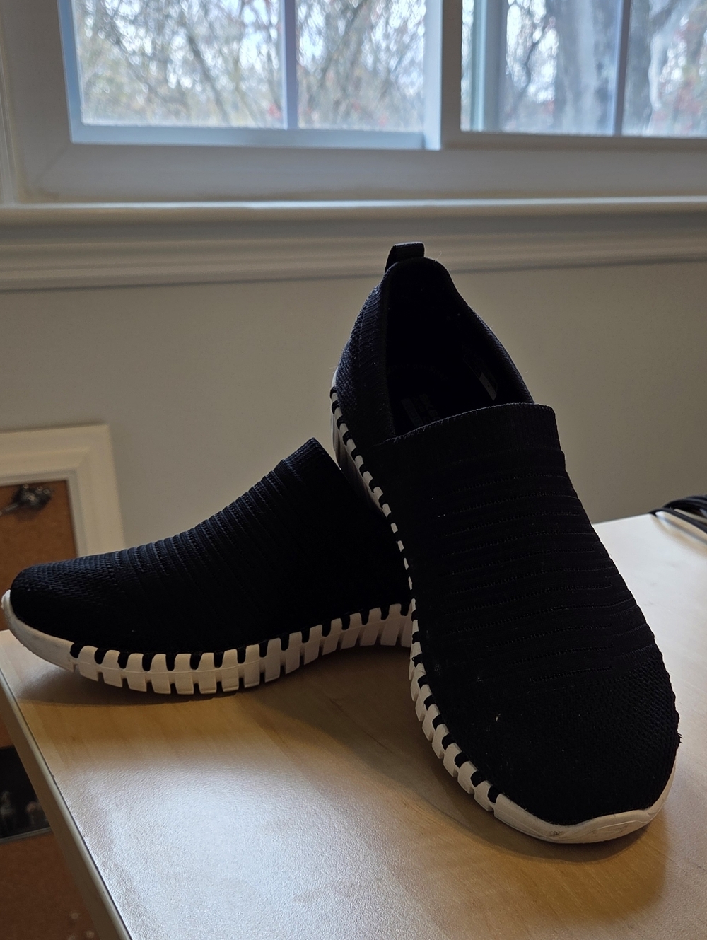 Skechers Black Slip-On Knit Sneakers 7.5 - Picture 2 of 6